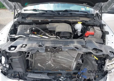 2018 Ram 1500 Express 4X4 6'4 Box из США, поврежденный, VIN 1C6RR7FG8JS332100